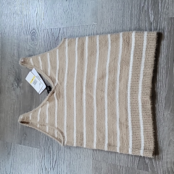 Jessica Simpson tank - Picture 2 of 4